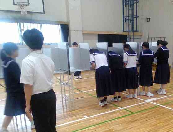 【立会演説】記載台